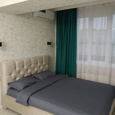 Молодежный Apartment Алма Ата Екстериор снимка