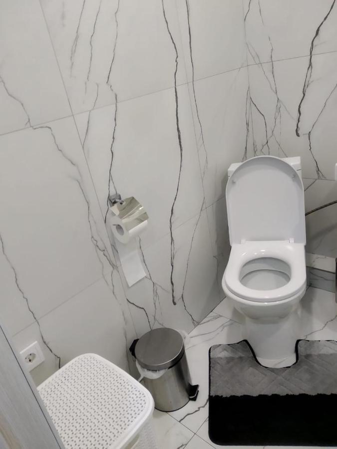 Молодежный Apartment Алма Ата Екстериор снимка