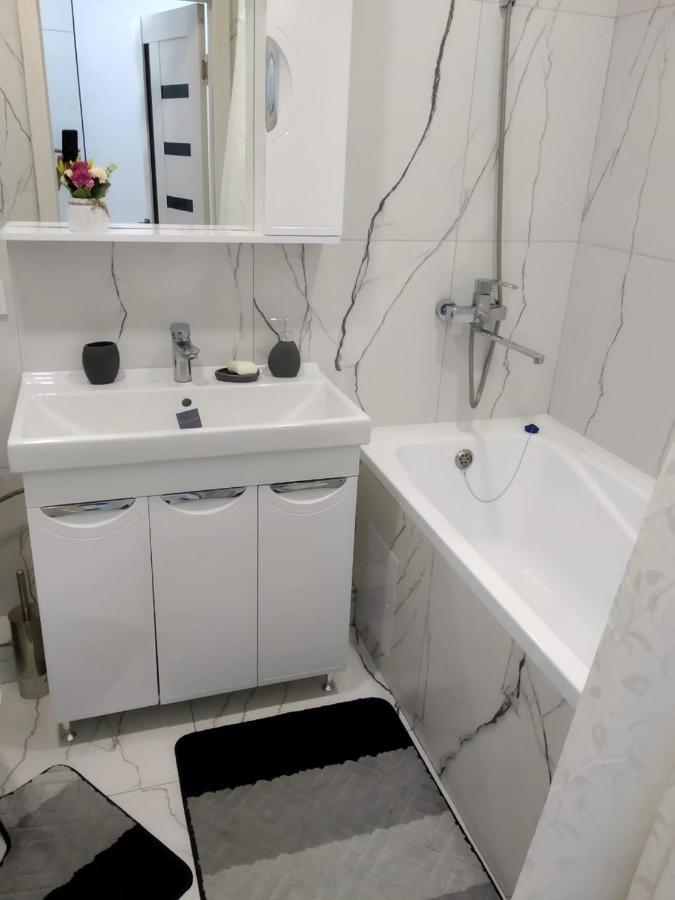 Молодежный Apartment Алма Ата Екстериор снимка