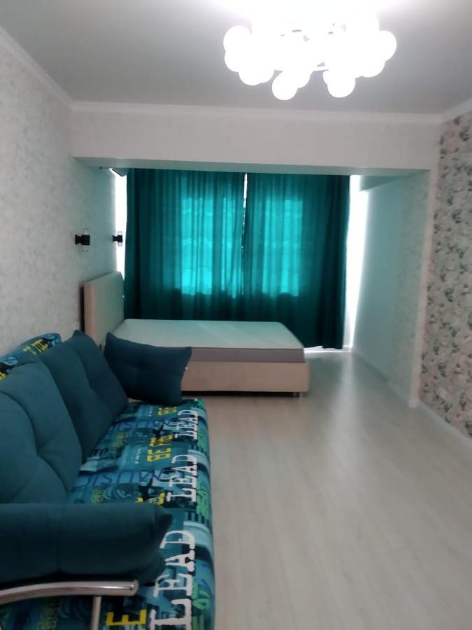 Молодежный Apartment Алма Ата Екстериор снимка